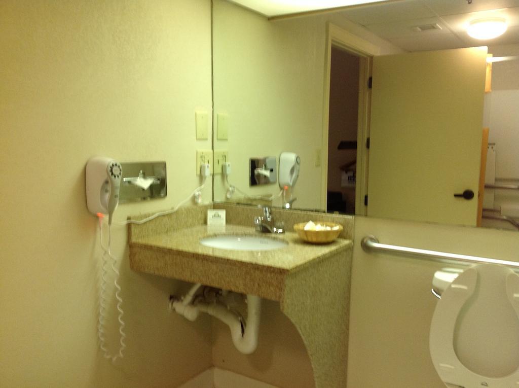 Days Inn - チャペル・ヒル 部屋 写真