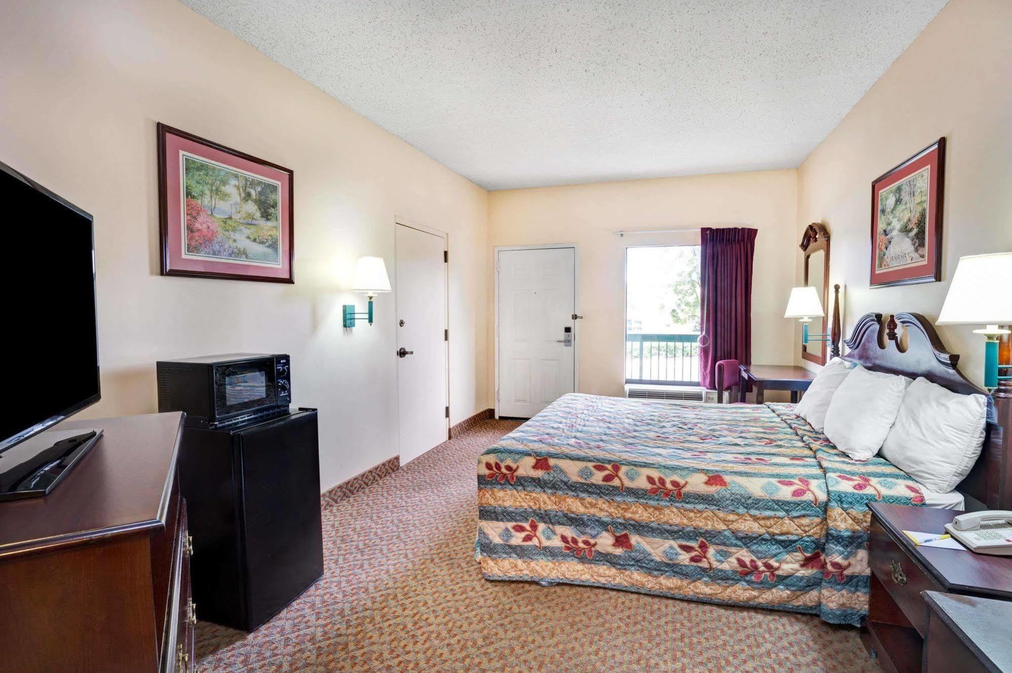 Days Inn - チャペル・ヒル エクステリア 写真